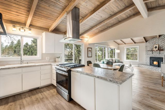 1363 NE Bear Creek Road, Bend, OR 97701