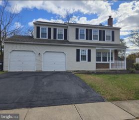 5625 CRICKET LN, Bensalem, PA 19020