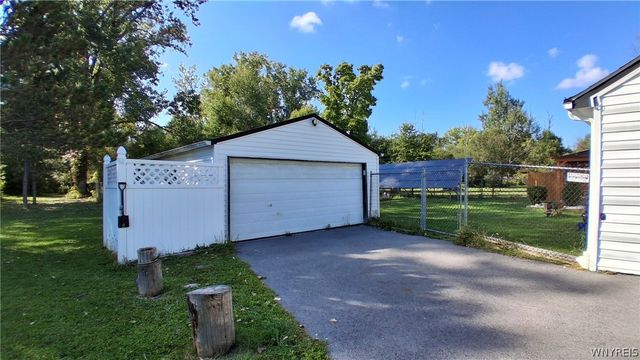 8420 Northfield Road, Clarence, NY 14032