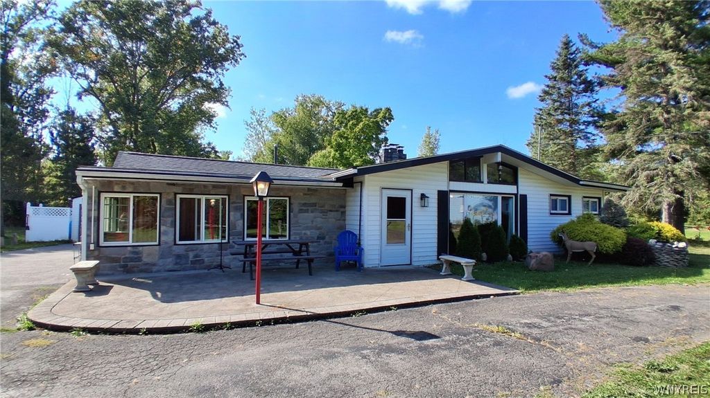 8420 Northfield Road, Clarence, NY 14032