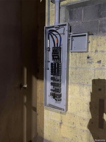 301 s S Oakwood, Detroit, MI 48217