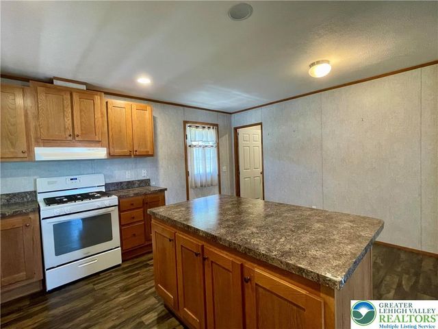 194 Haddon Drive, Longswamp Twp, PA 18062