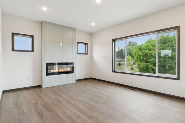 21346 Cottonwood Street NW, Oak Grove, MN 55011