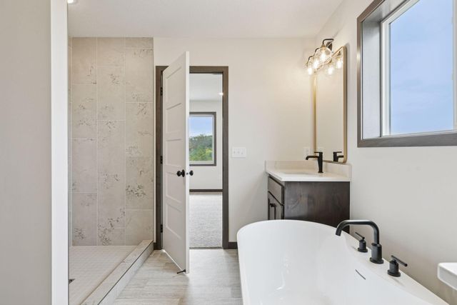 21346 Cottonwood Street NW, Oak Grove, MN 55011