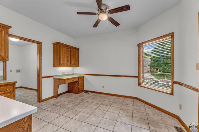 2433 SW Camelot PL, Topeka, KS 66614