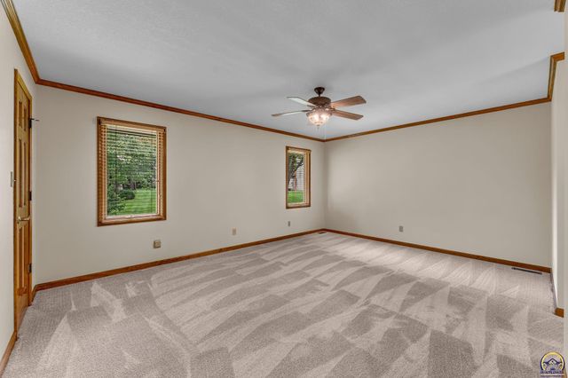 2433 SW Camelot PL, Topeka, KS 66614