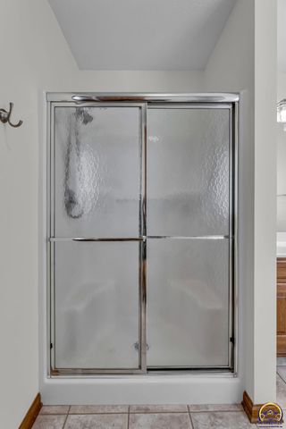 2433 SW Camelot PL, Topeka, KS 66614