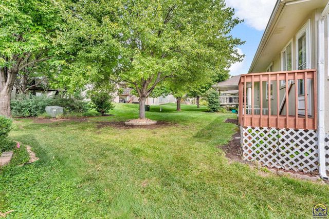 2433 SW Camelot PL, Topeka, KS 66614