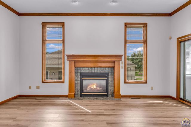 2433 SW Camelot PL, Topeka, KS 66614