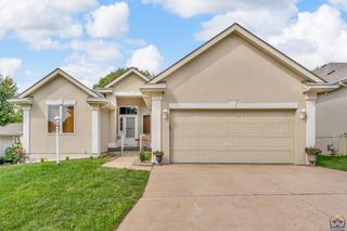 2433 SW Camelot PL, Topeka, KS 66614