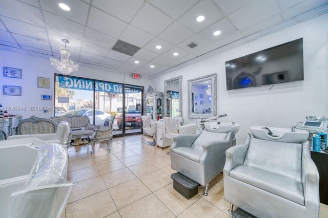 Full service Beauty salon Full Service Beauty Salon Prime Location Close To Place, South Miami, FL 33143