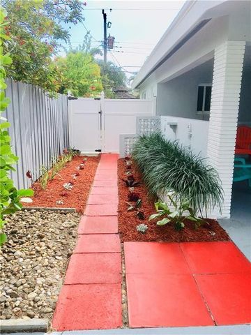 4580 NE 3rd Avenue, Oakland Park, FL 33334