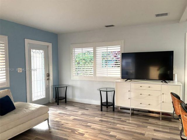 4580 NE 3rd Avenue, Oakland Park, FL 33334