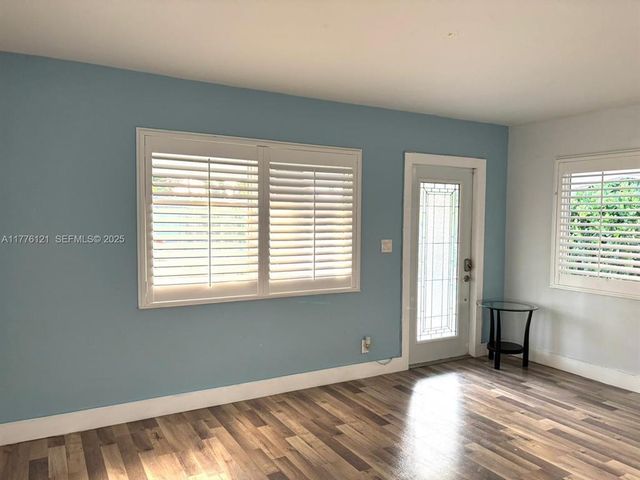 4580 NE 3rd Avenue, Oakland Park, FL 33334