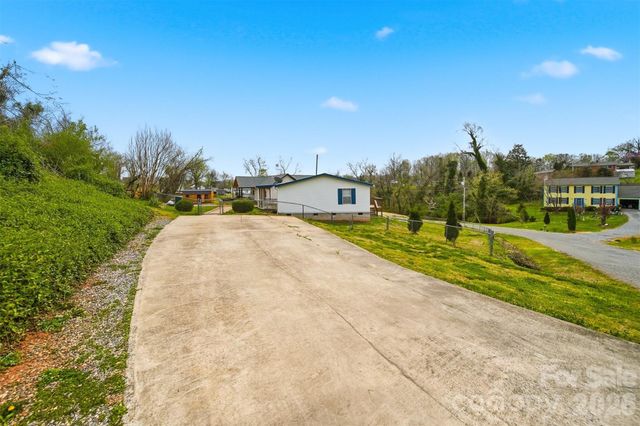 315 W Mcdowell Street, Morganton, NC 28655