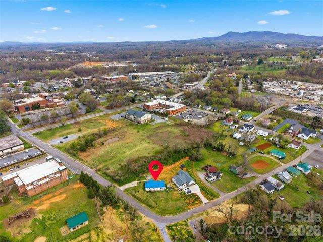 315 W Mcdowell Street, Morganton, NC 28655