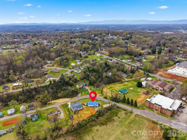 315 W Mcdowell Street, Morganton, NC 28655