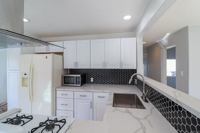 110 W Hall Avenue, San Ysidro, CA 92173