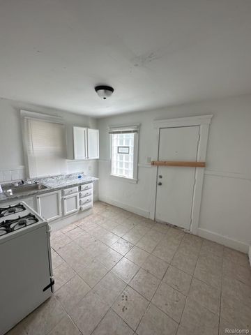 137 Geneva Street, Highland Park, MI 48203