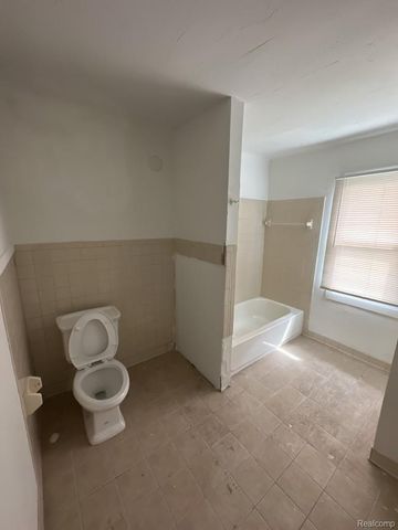 137 Geneva Street, Highland Park, MI 48203