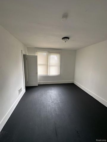 137 Geneva Street, Highland Park, MI 48203