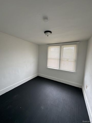 137 Geneva Street, Highland Park, MI 48203