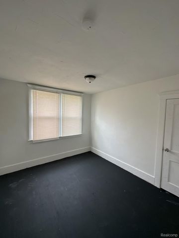 137 Geneva Street, Highland Park, MI 48203