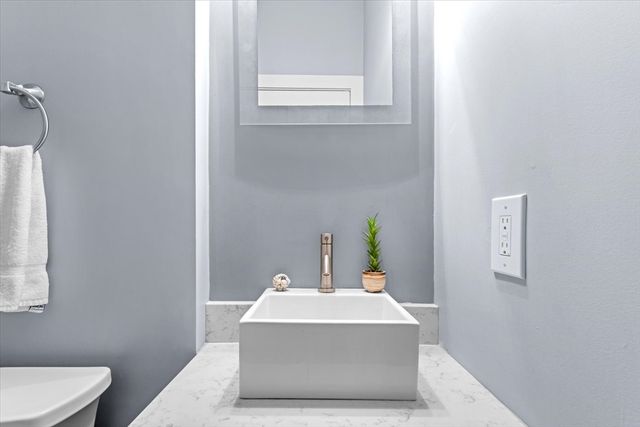 33 Mystic St 1, Boston, MA 02129