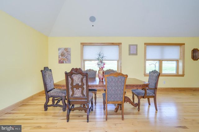 30 CLARA LN, Berkeley Springs, WV 25411