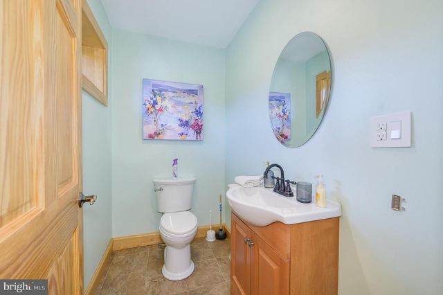 30 CLARA LN, Berkeley Springs, WV 25411