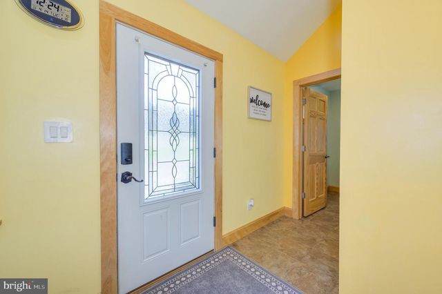 30 CLARA LN, Berkeley Springs, WV 25411