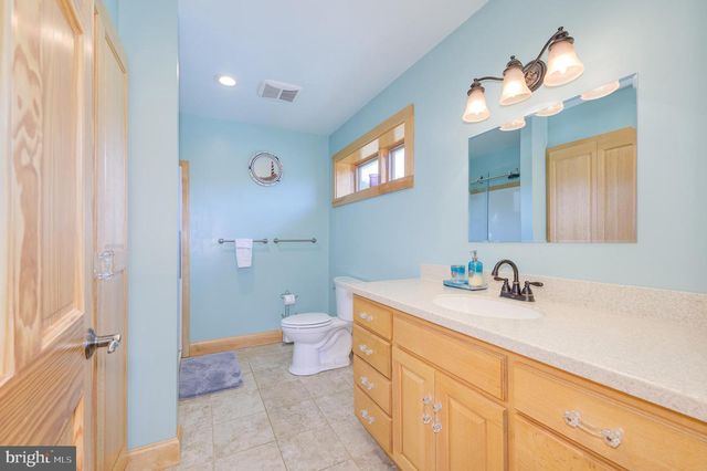 30 CLARA LN, Berkeley Springs, WV 25411