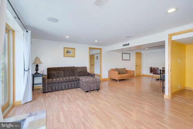 30 CLARA LN, Berkeley Springs, WV 25411