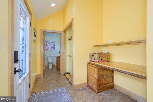 30 CLARA LN, Berkeley Springs, WV 25411