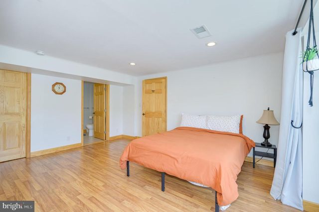 30 CLARA LN, Berkeley Springs, WV 25411