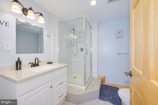 30 CLARA LN, Berkeley Springs, WV 25411