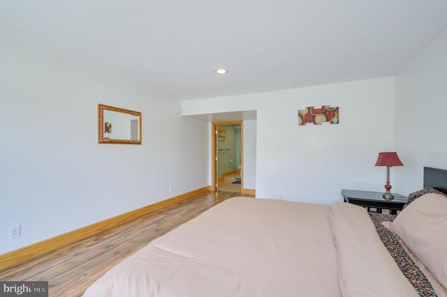 30 CLARA LN, Berkeley Springs, WV 25411