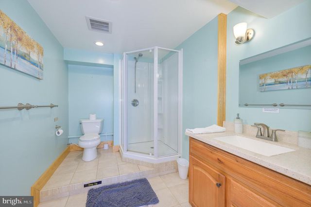 30 CLARA LN, Berkeley Springs, WV 25411