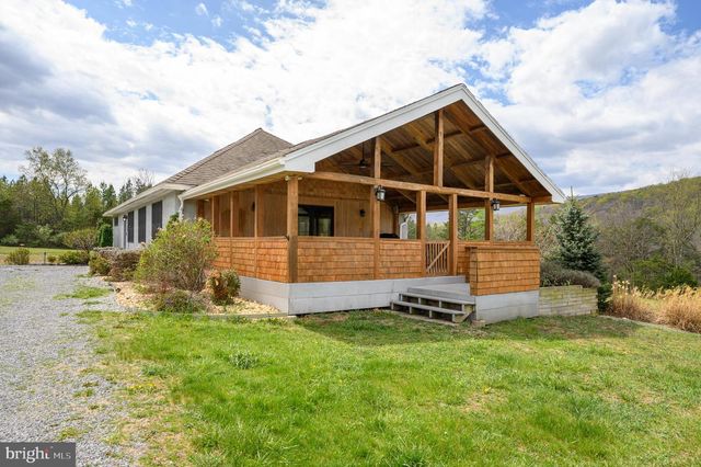 30 CLARA LN, Berkeley Springs, WV 25411