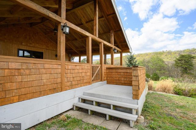 30 CLARA LN, Berkeley Springs, WV 25411