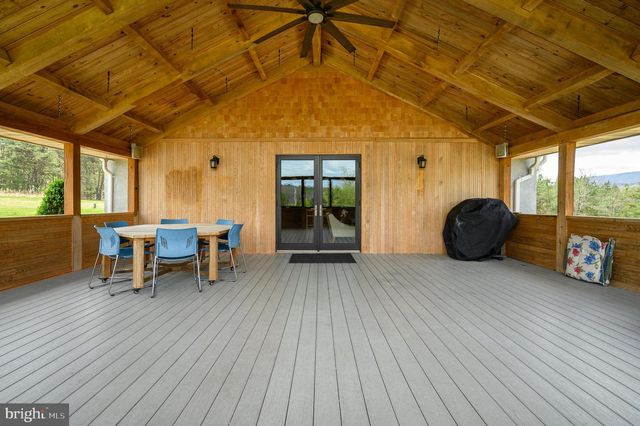 30 CLARA LN, Berkeley Springs, WV 25411