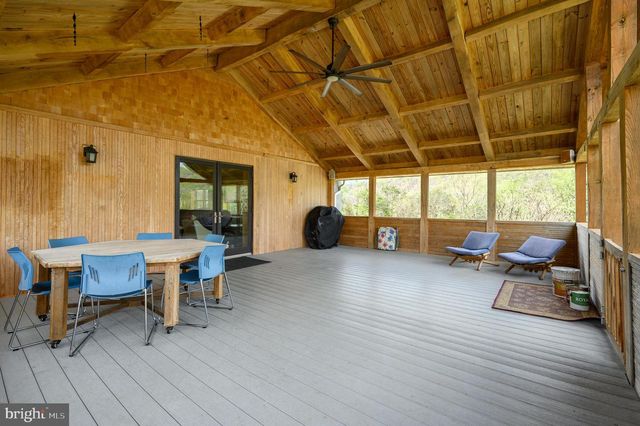 30 CLARA LN, Berkeley Springs, WV 25411