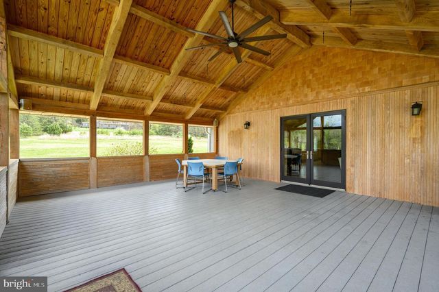 30 CLARA LN, Berkeley Springs, WV 25411