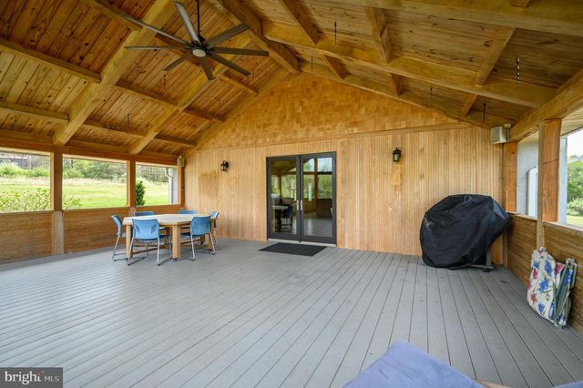 30 CLARA LN, Berkeley Springs, WV 25411