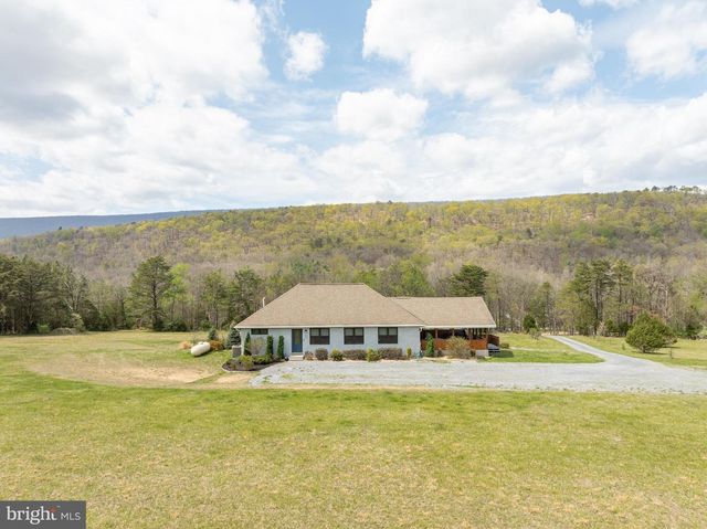 30 CLARA LN, Berkeley Springs, WV 25411