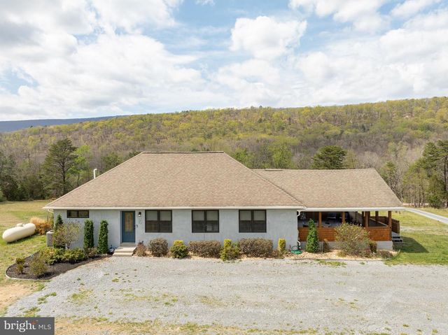 30 CLARA LN, Berkeley Springs, WV 25411