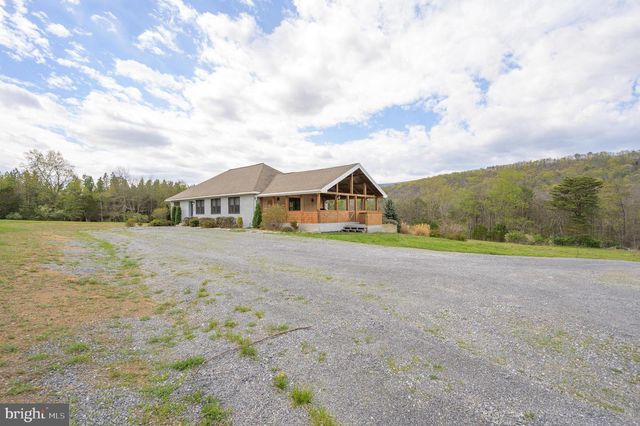 30 CLARA LN, Berkeley Springs, WV 25411