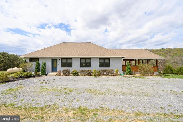 30 CLARA LN, Berkeley Springs, WV 25411