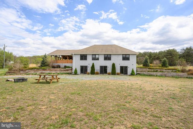 30 CLARA LN, Berkeley Springs, WV 25411