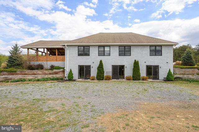 30 CLARA LN, Berkeley Springs, WV 25411